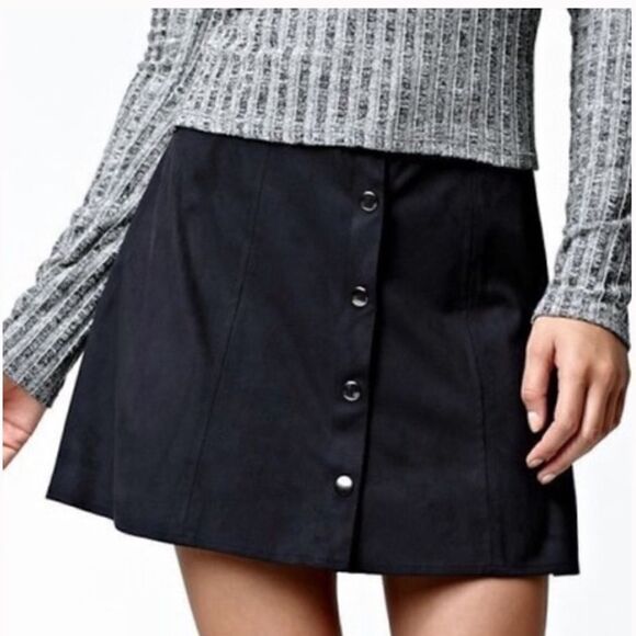 Kendall And Kylie Black Faux Suede Button Up Skirt, Size L - Picture 1 of 6